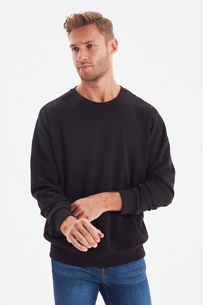 Trendyol Collection Μαύρο φούτερ Oversize/Wide Cut χωρίς αναγνωριστικό TMNAW22SW0612