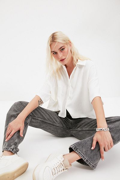 Trendyol Collection Oversize bílá košile s chudým rukávem - Wide Fit TWOSS20GO0381