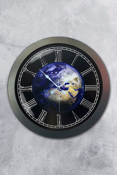 Kasva Concept Gift 36 cm Chrome Metal World Wall Clock