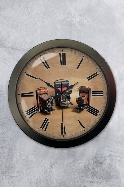 Kasva Concept Gift 36 cm Black Metal Camera Wall Clock