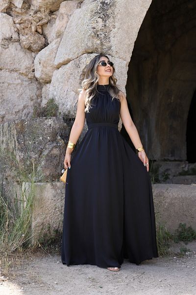 bytugcekaya Rochie neagră cu gât Halter