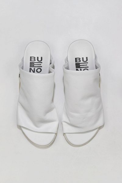 Bueno Shoes Papuci plati din piele albă pentru femei - 01wu7602