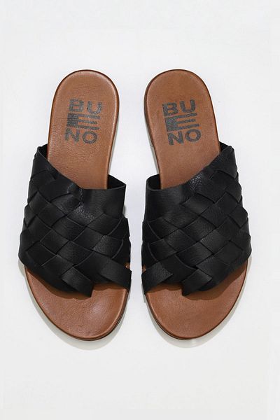 Bueno Shoes شبشب نسائي من الجلد الأسود - 01wq0501