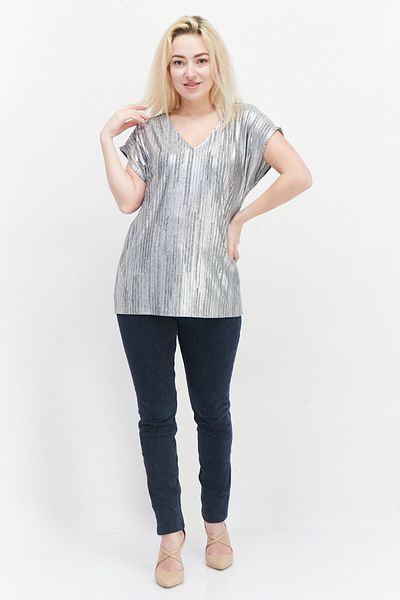 Esprit بلوزة نسائية من القماش المزخرف بأكمام قصيرة ورقبة على شكل حرف V، فضية اللون