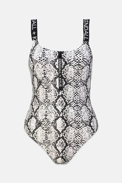 Kendall + Kylie Kadın Yılan Derisi Tek Parça Mayo وSiyah ve Beyaz