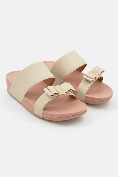 Fitflop صندل نسائي سهل الارتداء باللون البيج - مزين بفيونكة وردية