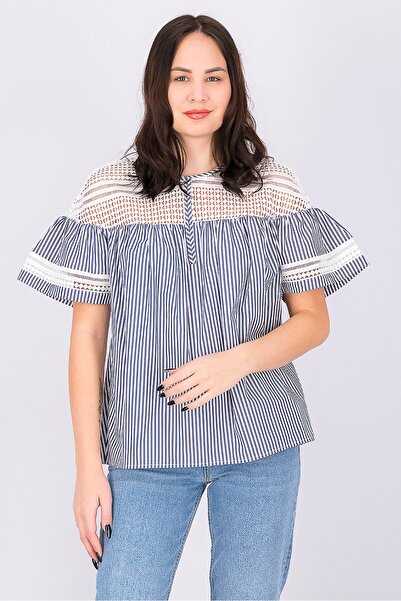 Scotch & Soda بلوزة نسائية بفتحة رقبة دائرية وأكمام قصيرة، باللونين الأبيض وا...