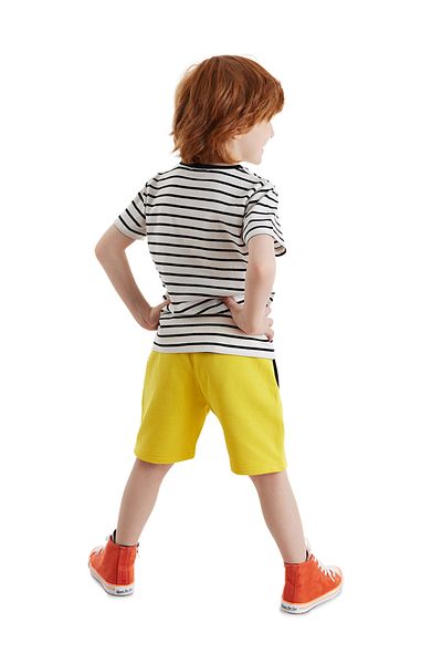 Denokids 93 Truck Gestreiftes gelbes Sommer-T-Shirt und Shorts-Set für Jungen