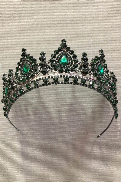 Limelia Σμαραγδένια πράσινη χέννα και νυφικό στέμμα