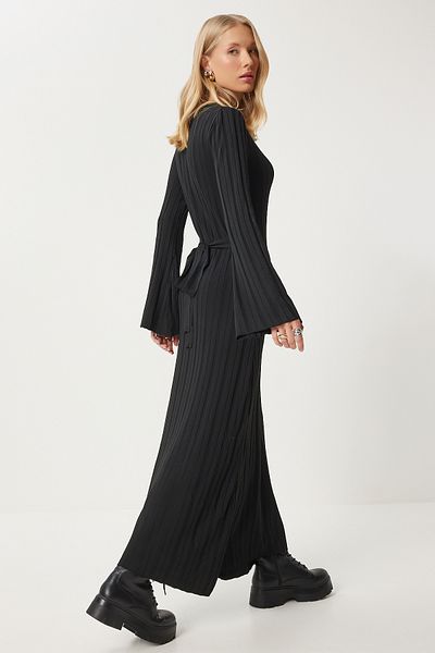 Happiness İstanbul Schwarzes, geripptes Strickkleid – mit Gürtel, lang Kİ00108