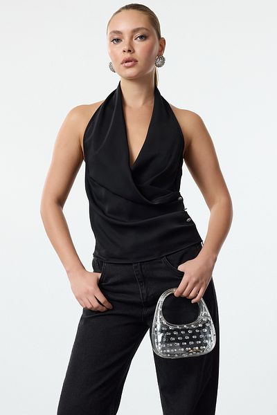 Trendyol Collection Schwarze, stilvolle Bluse aus Satin mit Stachelkragen TPRAW25BZ00029