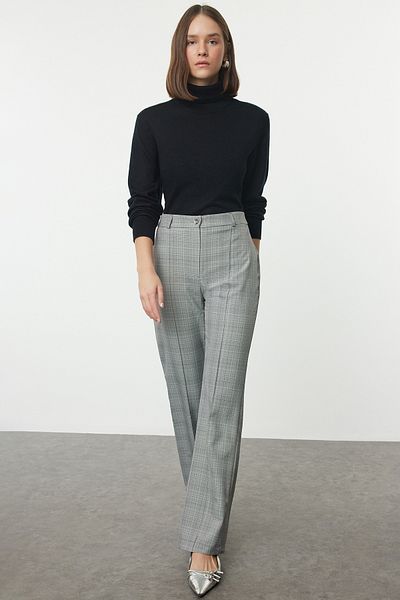 Trendyol Collection Grau karierte, gerade geschnittene Webhose - Twoaw25pl00085