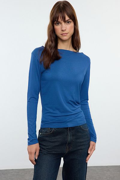 Trendyol Collection Indigová flexibilní viskózní pletená halenka - dlouhý rukáv, lodičkový výstřih, střih na tělo TWOAW21BZ0106