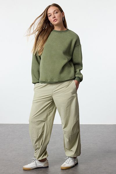 Trendyol Collection Fleece-Sweatshirt in Khaki-Strick – dicke Innenseite, blasser Effekt, weite Passform Twoaw24sw00151