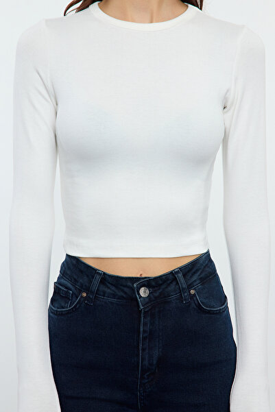 Trendyol Collection Ecru Viscose Soft Fabric - Flexible Fitted Crop Blouse Twoaw24bz00048