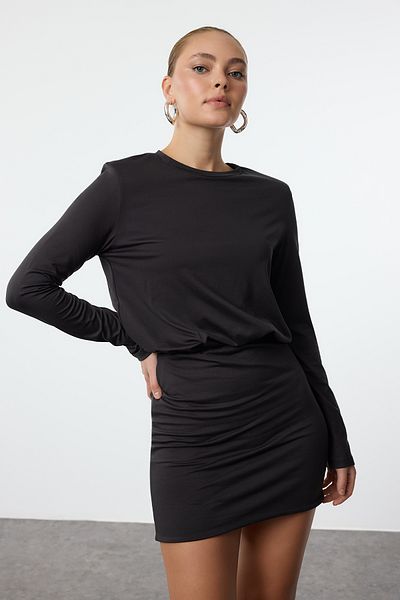 Trendyol Collection Černé minipletené šaty s pružnou a měkkou látkou - FittedTwoaw25el00210