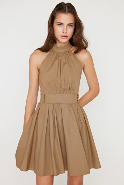Trendyol Collection Tan Halter Neck A-line plisované mini tkané šaty TWOSS21EL1527