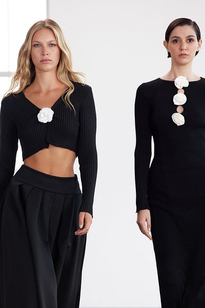 Trendyol Collection Limited Edition - Rose Detailed Black Knitwear Crop Cardigan Twoaw25Hi00274