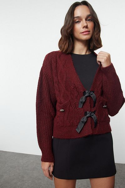 Trendyol Collection Weich strukturierter Strickpullover mit bordeauxroter Schleife – Limited Edition TWOAW22KZ1947
