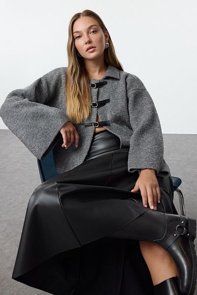 Trendyol Collection Graue Strickjacke - Bouclé-Mantel-Optik, Twoaw25Hi00100