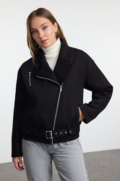 Trendyol Collection Schwarzer Oversize-Mantel mit Gürtel TWOAW25MO00121