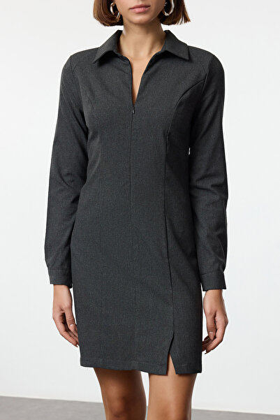 Trendyol Collection Antracitové minišaty Polyviscon – Košilový límec, Detail na zip, A-Line Twoaw25El00432