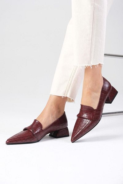 Mio Gusto Vilda Burgundy Pointed Toe Women's Low Heel Shoes