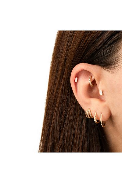 Dianora Piercing 14K Gold Minimal Helix Cartilage Piercing with Single Baguette Stone
