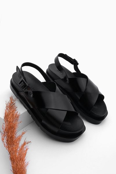 Marjin Damen Sandalen mit überkreuzten Riemen Usre Schwarz