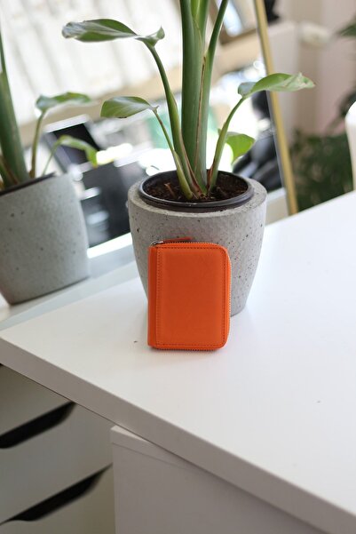 Moom Bag حامل بطاقات نسائي من الجلد الطبيعي باللون البرتقالي