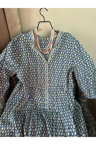 Natavan Rochie lungă din bumbac cu guler predominant albastru cu imprimeu floral - Jalabiya