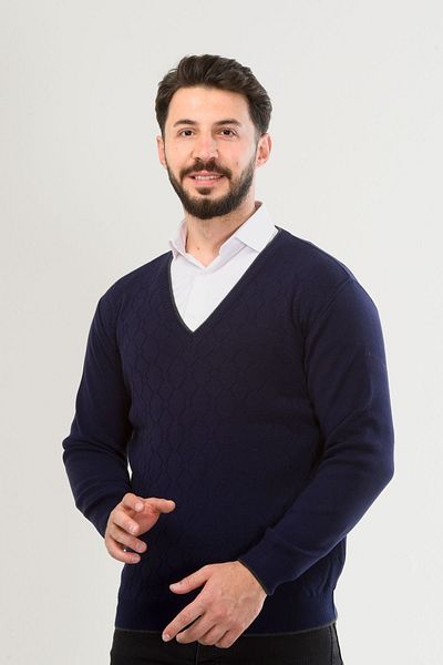 Kamalı Мъжки тъмносин трикотаж с V-образно деколте и дълъг ръкав, стандартна кройка, не се образуват топчета, зимен плетен пуловер