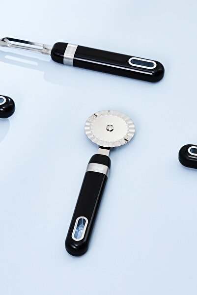 Karaca Mastermaid Hamur Kesici Siyah 18,4 cm