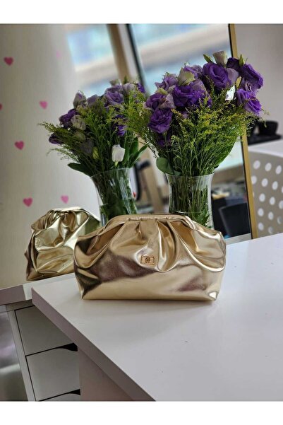 Moom Bag Women's Shoulder Bag with Gold Accessories - Bundle Form