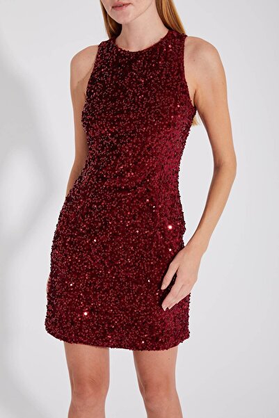 ONE8 Party Elbisesi Bordo Pul Payetli Kadife Kumaş Sırt Dekolte Astarlı Mini Elbise
