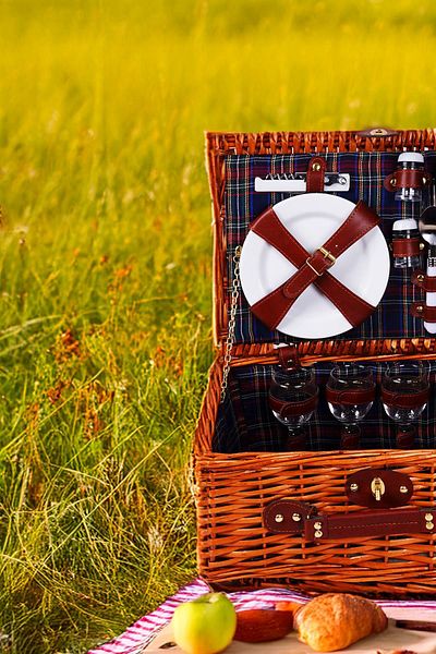 Perotti Picno Italy - 4-Person Wicker Plaid Pattern and Portable Picnic Basket