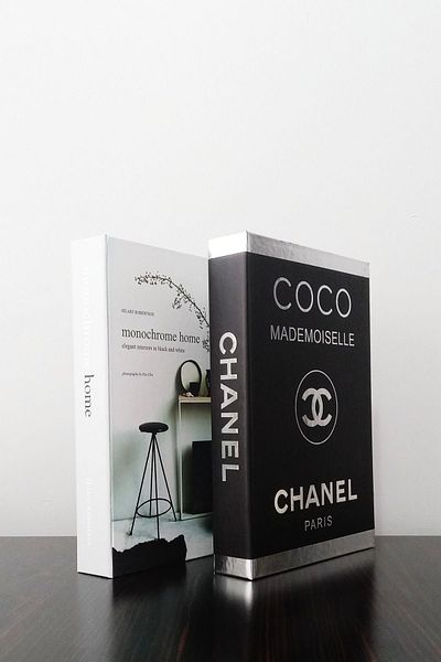 ndukkan 2-Piece Monochrome Book Box Appearance - Home & Coco Black Silver Themed