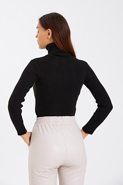 odelon Γυναικείο μαύρο πλεκτό πουλόβερ με ριγέ μάλλινο ζιβάγκο