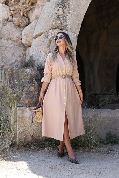 bytugcekaya فستان الجمل بحزام من القش