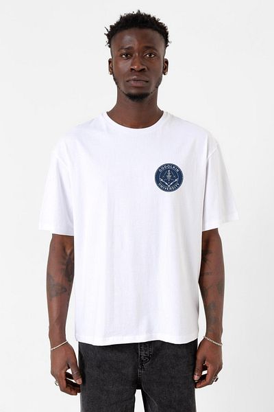 Tshirthane Ανδρικό μπλουζάκι με λογότυπο Gen V Godolkin University Λευκό