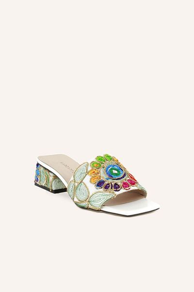 MARCATELLI Papuci cu toc indian din satin alb