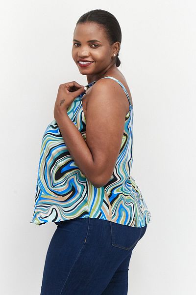 Bar III Women Plus Size Scoop Neck Sleeveless Top, Blue Combo