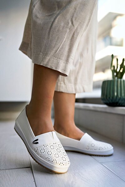 MCASERING Pantofi de damă cu talpă ortopedică cu cataramă în V cu laser alb