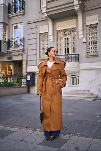 Askı Nişantaşı Design-Trenchcoat aus Wildleder – hellbraun mit Gürtel