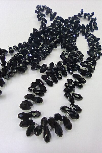 Limelia Черен кристал с дълга нишка