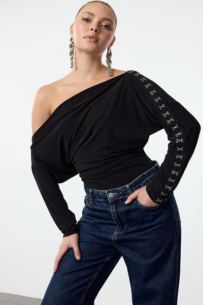Trendyol Collection Μαύρη πλεκτή μπλούζα με λαιμόκοψη Agraf TPRAW25BZ00025