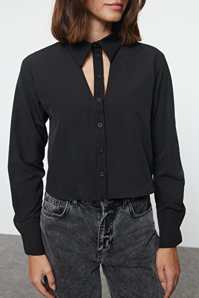 Trendyol Collection BlackCropWoven Košile – Detail výřezu, RegularFit Twoaw25go00066