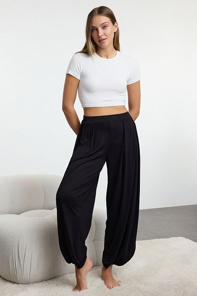 Trendyol Collection Spodní díl černého pyžama z viskózového úpletu – pohodlný střih Thmaw25Pj00005
