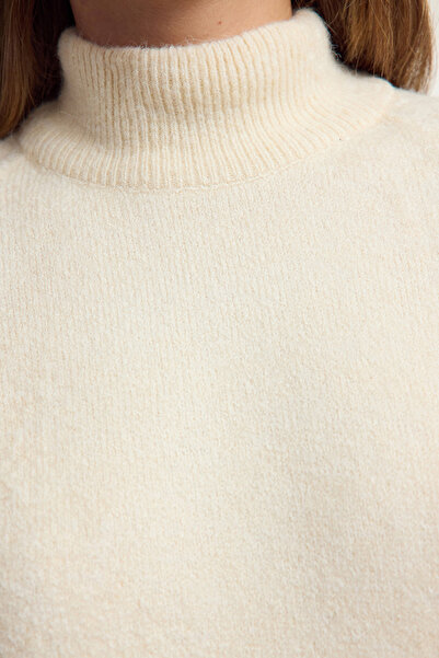 Trendyol Collection Pulover din tricotaj cu guler vertical din lână ecru TWOAW25KZ00043