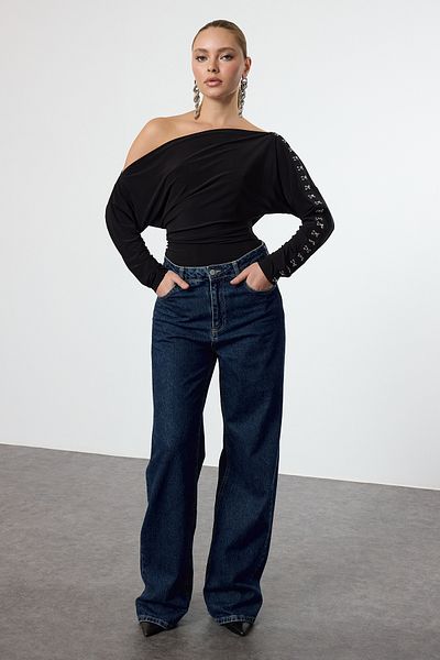 Trendyol Collection Μαύρη πλεκτή μπλούζα με λαιμόκοψη Agraf TPRAW25BZ00025